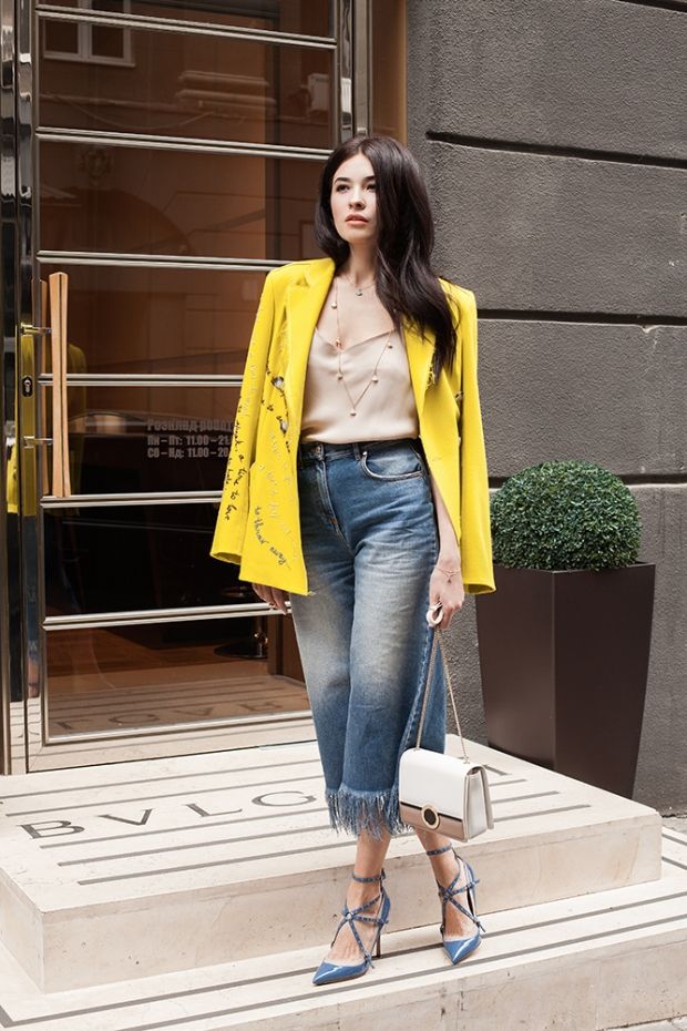 Объемный жакет: звезды street style демонстрируют крутые образы с главным must have сезона - фото 363045