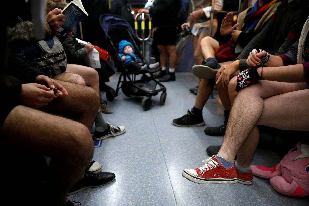 Голяка у метро: як цьогоріч виглядав найвідвертіший флешмоб світу - фото 361630