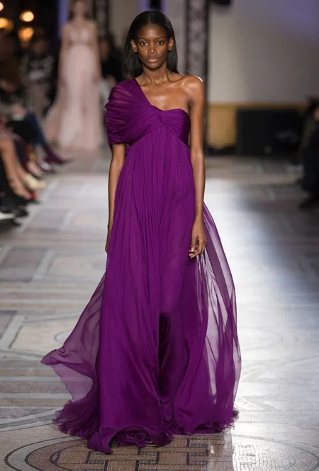 Неймовірно гарні сукні з нової колекції Giambattista Valli  зведуть з розуму кожну дівчину - фото 364488