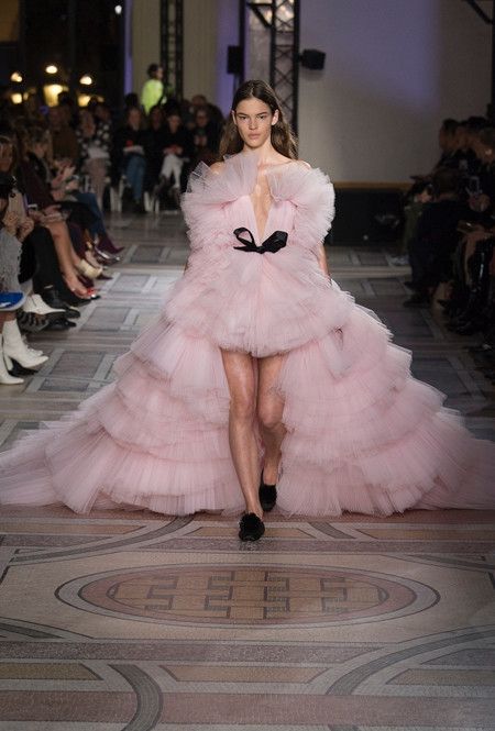 Невероятные платья из новой коллекции Giambattista Valli сведут с ума любую девушку - фото 364484