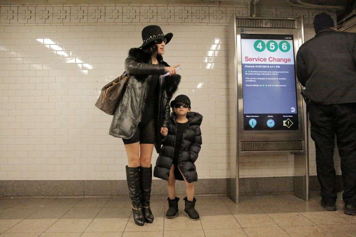 Голяка у метро: як цьогоріч виглядав найвідвертіший флешмоб світу - фото 361633