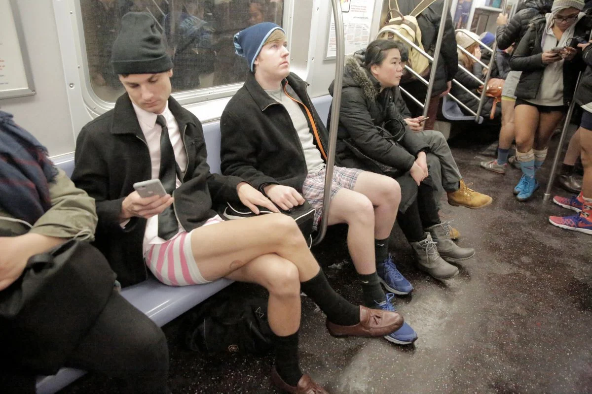 Голяка у метро: як цьогоріч виглядав найвідвертіший флешмоб світу - фото 361637