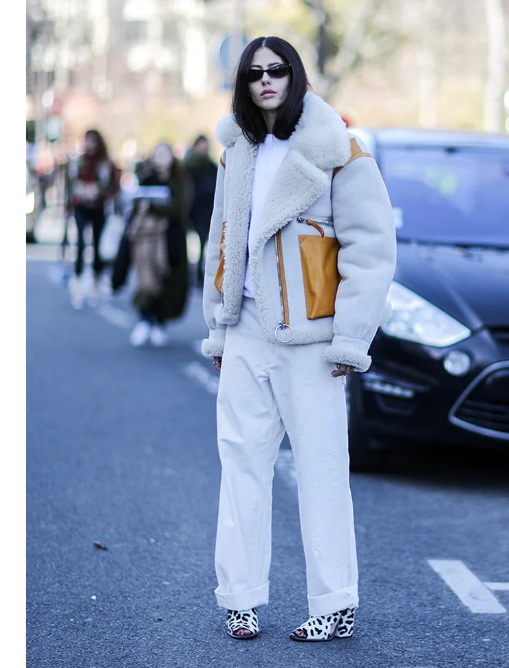 Біліша від снігу: як носити світлі джинси взимку - фото 361073