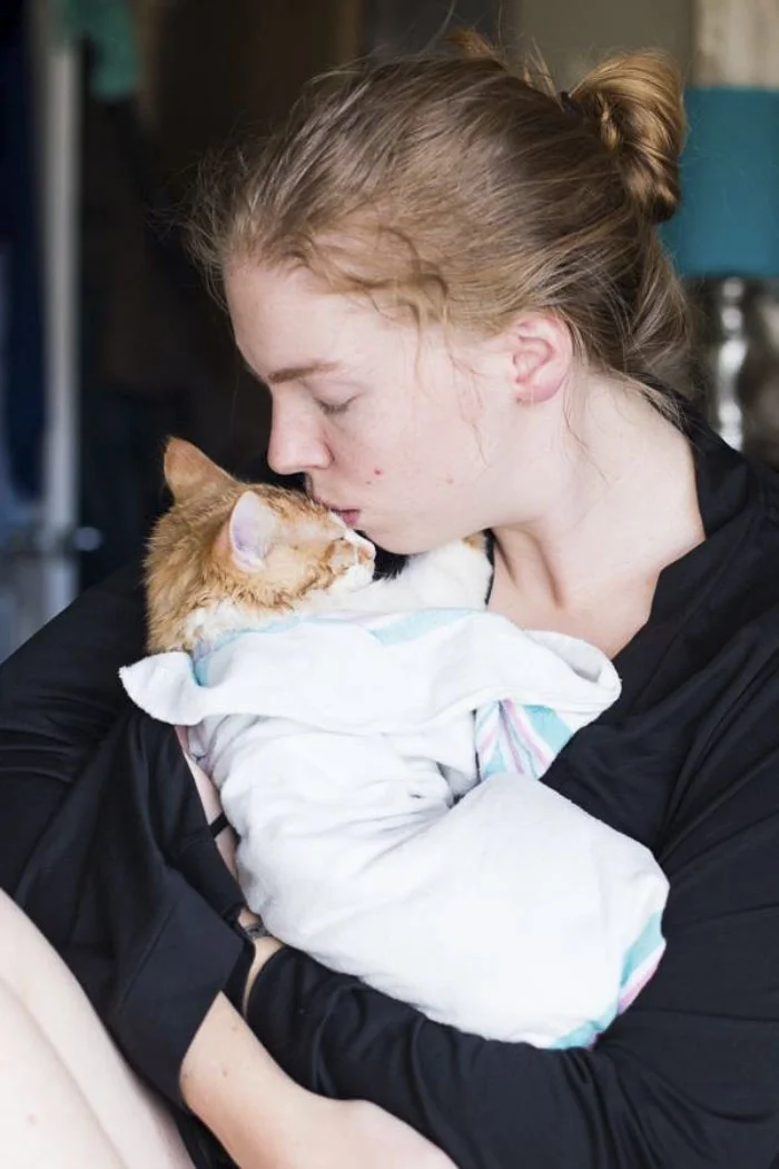 Мир в шоке: пара представила, что рождает котика и показала это на фото - фото 363120