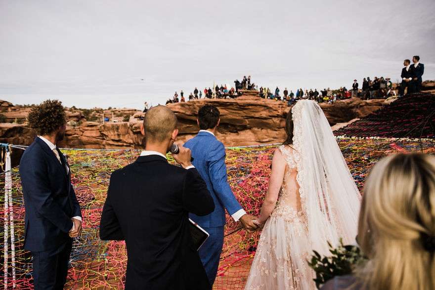 Пара влаштувала весілля у шалено небезпечному, але дуже красивому місці - фото 364088
