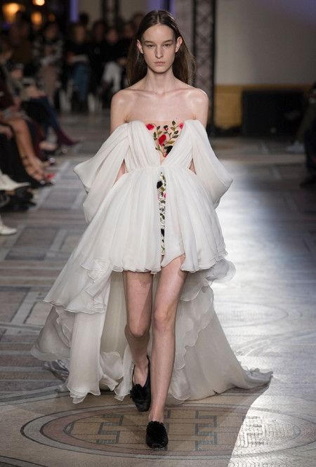 Невероятные платья из новой коллекции Giambattista Valli сведут с ума любую девушку - фото 364492