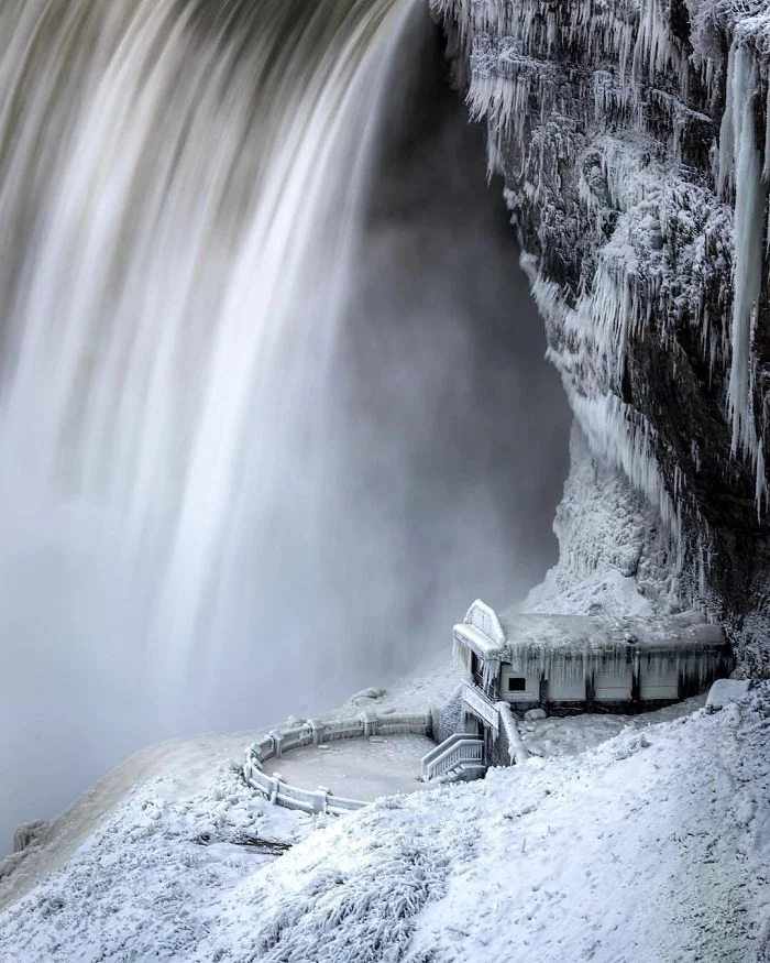 Ниагарский водопад замерз, и это зрелище поражает - фото 361198