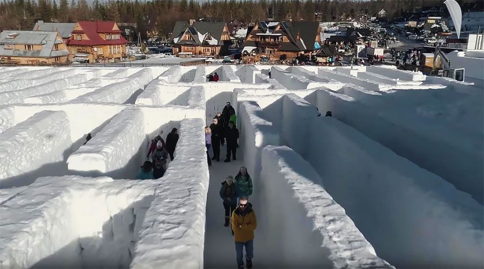 В Польше построили самый большой в мире снежный лабиринт - фото 364267