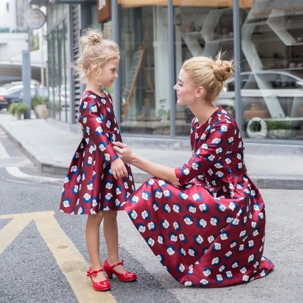 Десять стильных мам, которые любят с дочками одинаковые платья - фото 364400