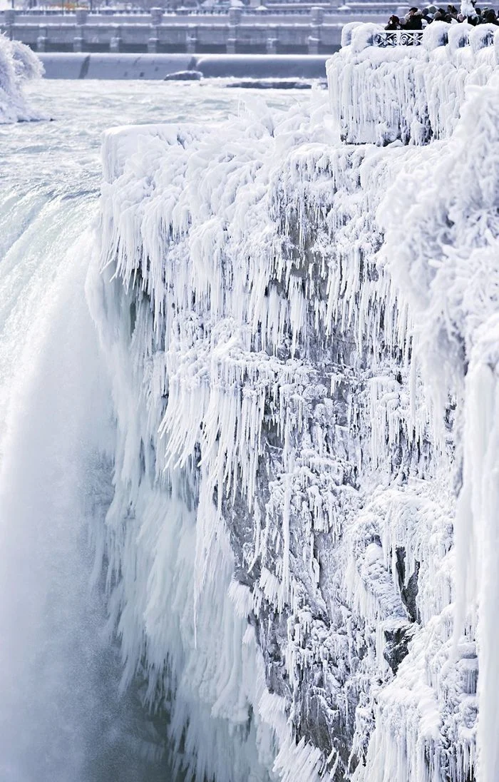 Ніагарський водоспад замерз, і це видовище приголомшує - фото 361207