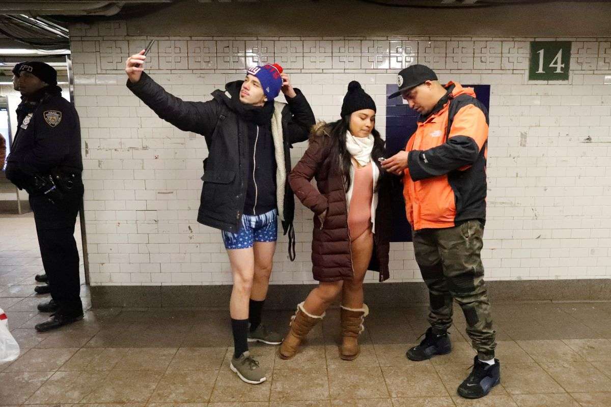 Голышом в метро: как в этом году выглядел самый откровенный флешмоб мира - фото 361638