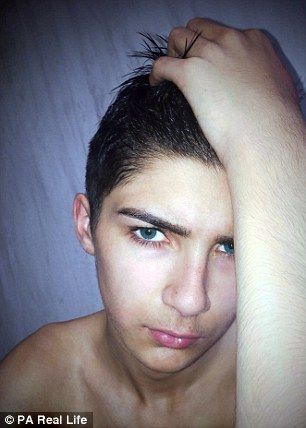 Парень уехал на летние каникулы, а вернулся девочкой с лицом Ким Кардашьян - фото 361845