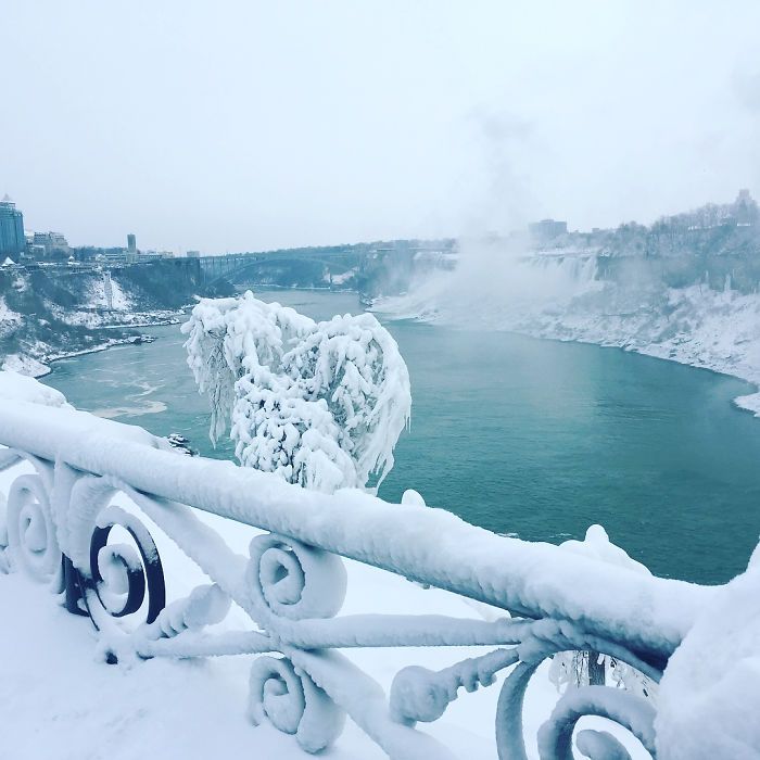 Ниагарский водопад замерз, и это зрелище поражает - фото 361202