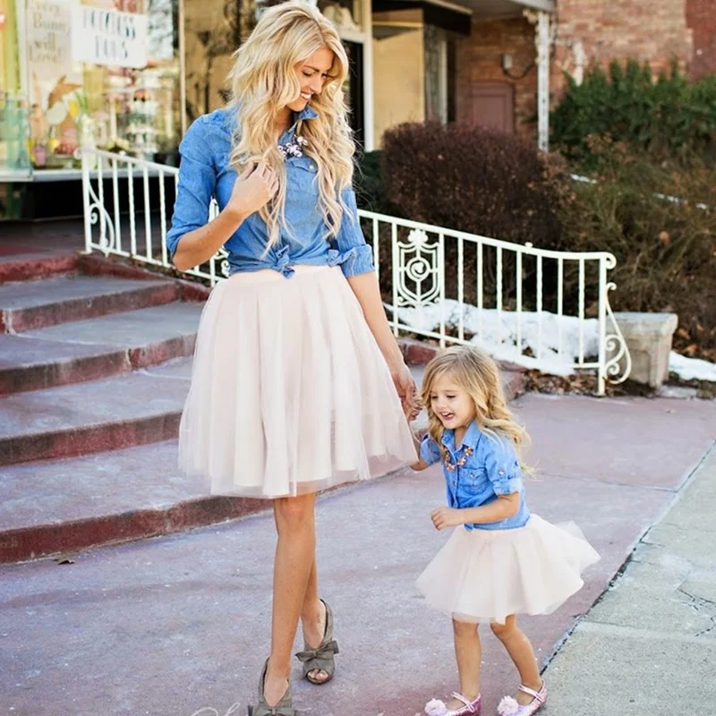 Десять стильних матусь, які обожнюють з доньками однакове вбрання - фото 364408