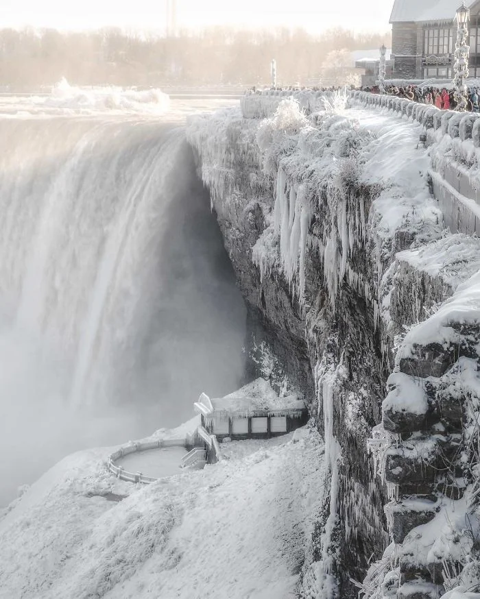 Ніагарський водоспад замерз, і це видовище приголомшує - фото 361197