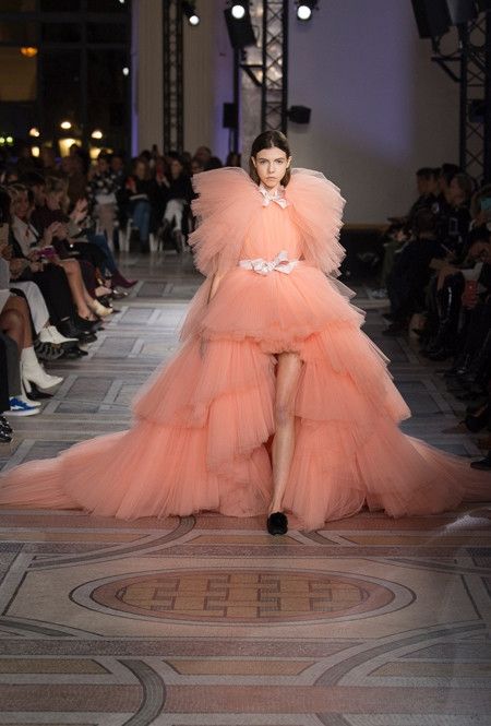Невероятные платья из новой коллекции Giambattista Valli сведут с ума любую девушку - фото 364491