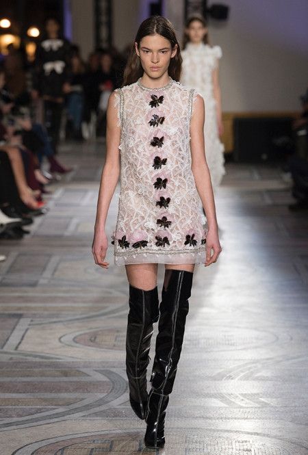 Невероятные платья из новой коллекции Giambattista Valli сведут с ума любую девушку - фото 364486