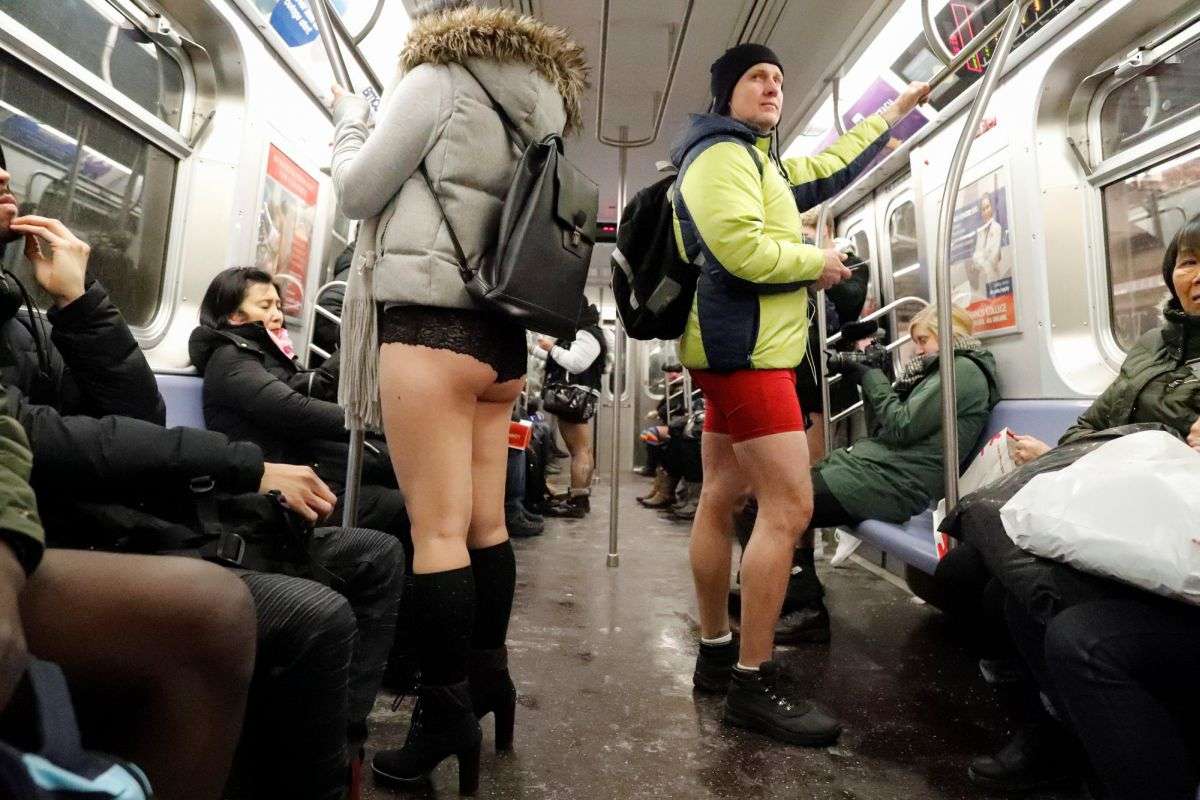 Голышом в метро: как в этом году выглядел самый откровенный флешмоб мира - фото 361639