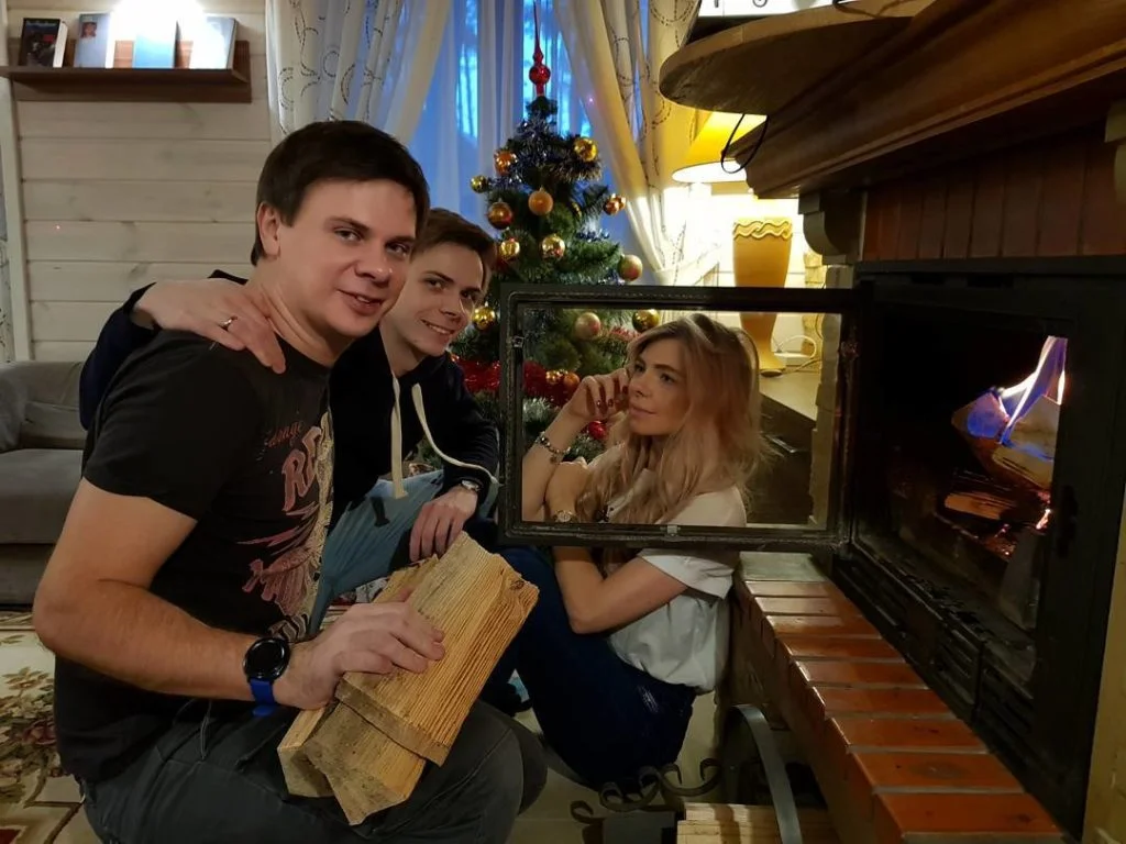 Звездная семейка: Дмитрий Комаров поразил сходством со своим младшим братом - фото 370052