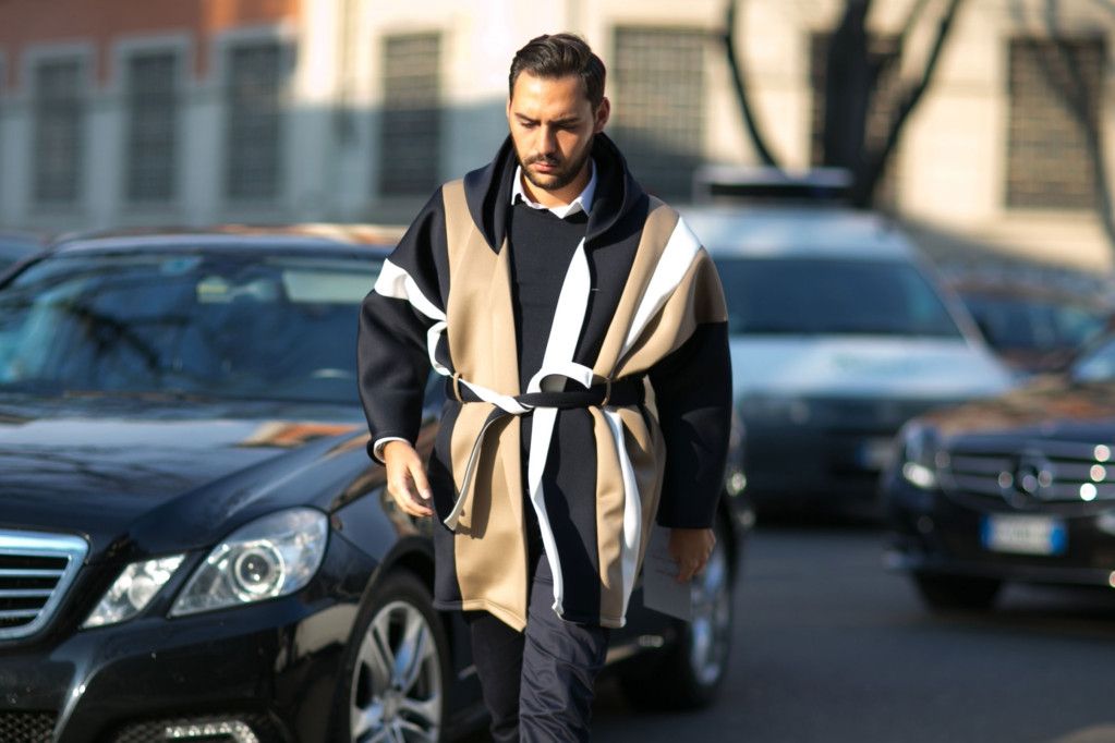 Стильный лайфхак: ремень, которым звезды street style перевязывают любые вещи - фото 368592