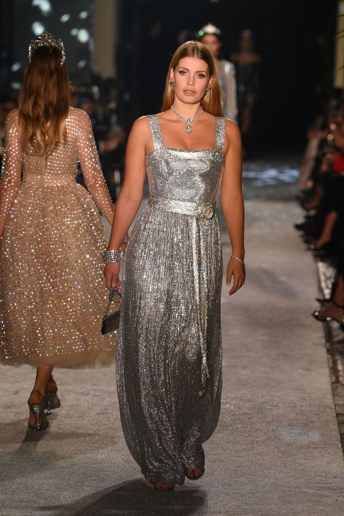 Племянница принцессы Дианы стала звездой показа Dolce & Gabbana - 371920 Племянница принцессы Дианы стала звездой показа Dolce & Gabbana - фото 371920