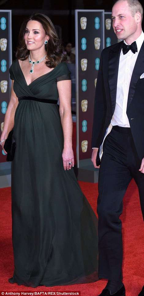 Беременная Кейт Миддлтон нарушила дресс-код BAFTA-2018 и очаровала всех своим нарядом - фото 369870