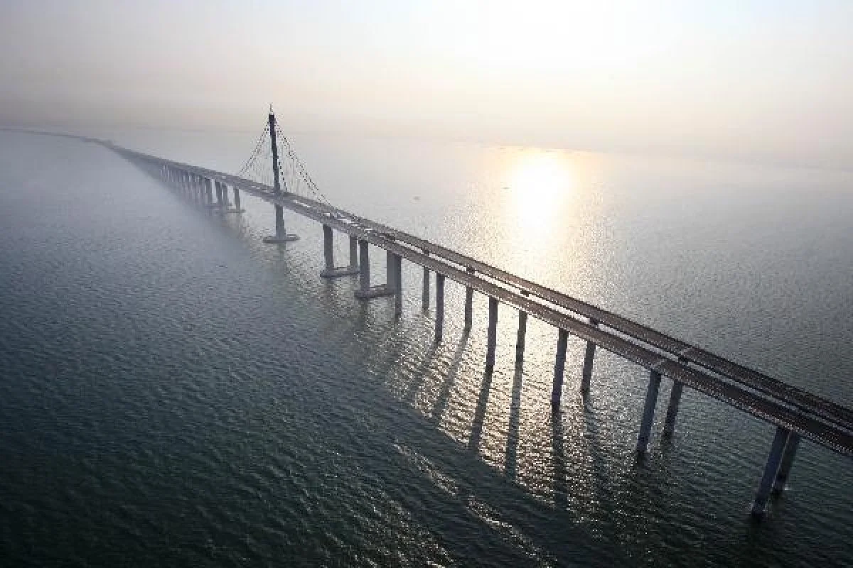 В Китае построили самый длинный мост в мире, и вот, как выглядит это чудо архитектуры - фото 371743