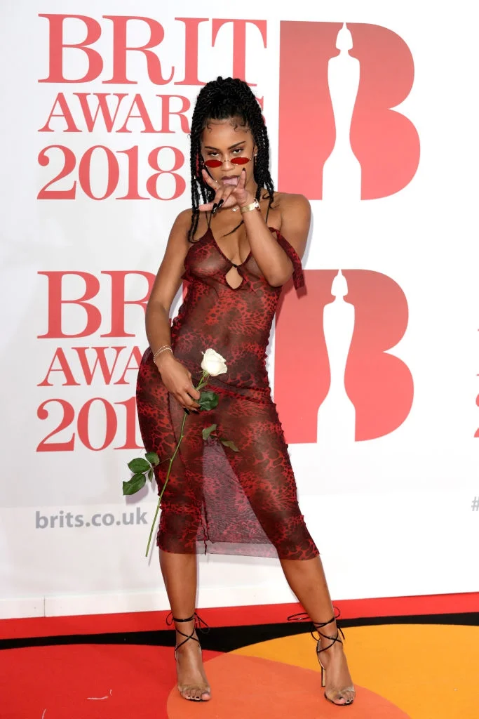 BRIT Awards 2018 - найобговорюваніші образи з червоної доріжки, які ти маєш побачити - фото 370831
