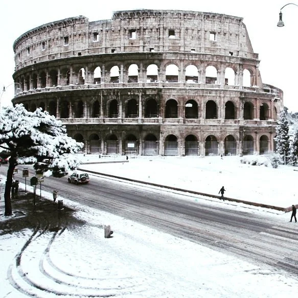 Сильная метель замела Рим и его старинные памятники (ФОТО) - фото 371710