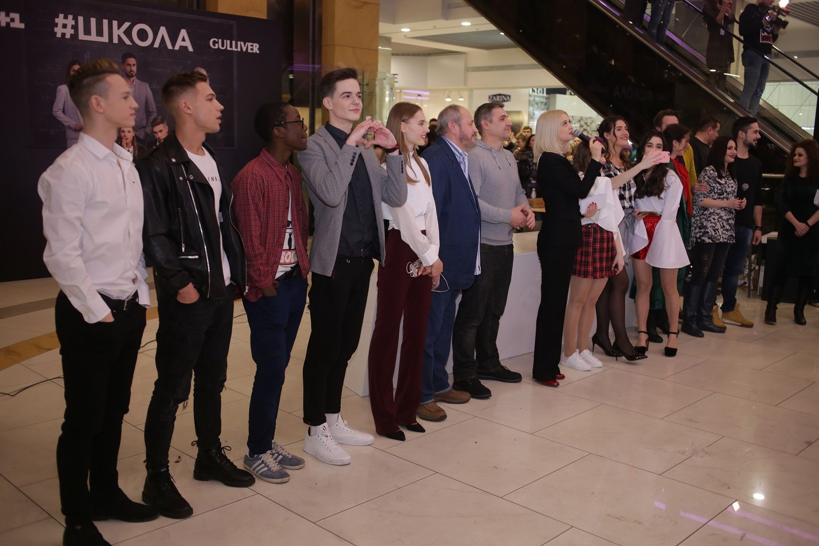 Девять тысяч фанатов сериала «Школа» атаковали главных героев - фото 366711