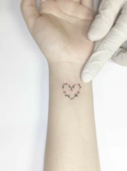 Татуировки в форме сердца, которые могут стать идеальным подарком на День Валентина - фото 368441
