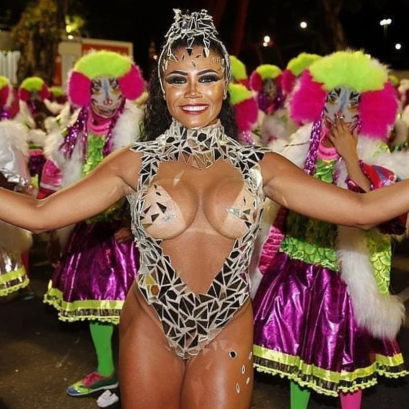 Чистый секс: самые горячие девушки карнавала в Рио-де-Жанейро 2018 - фото 369500