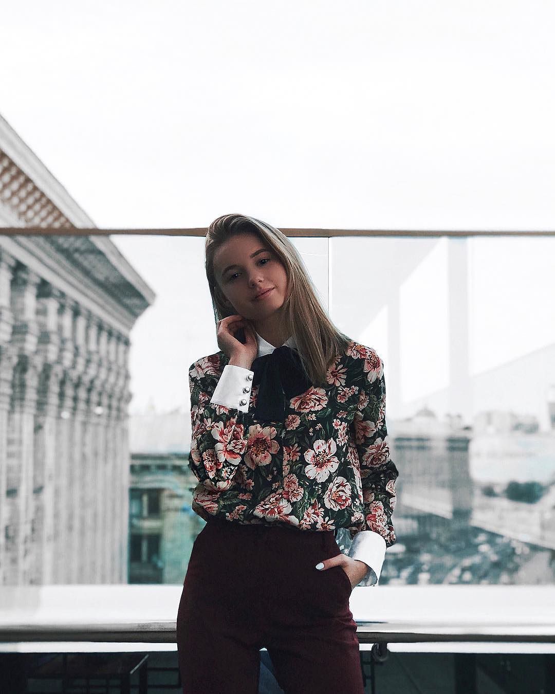 Серіал 'Школа' - ТОП-7 стильних образів від Лізи Василенко - фото 370043