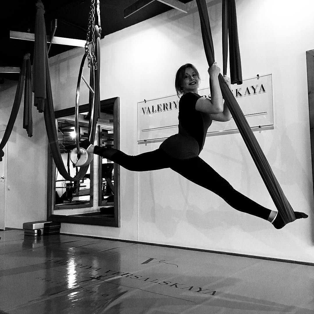 Гимнастки отдыхают: Елена Кравец показала впечатляющую гибкость своего тела - фото 372109