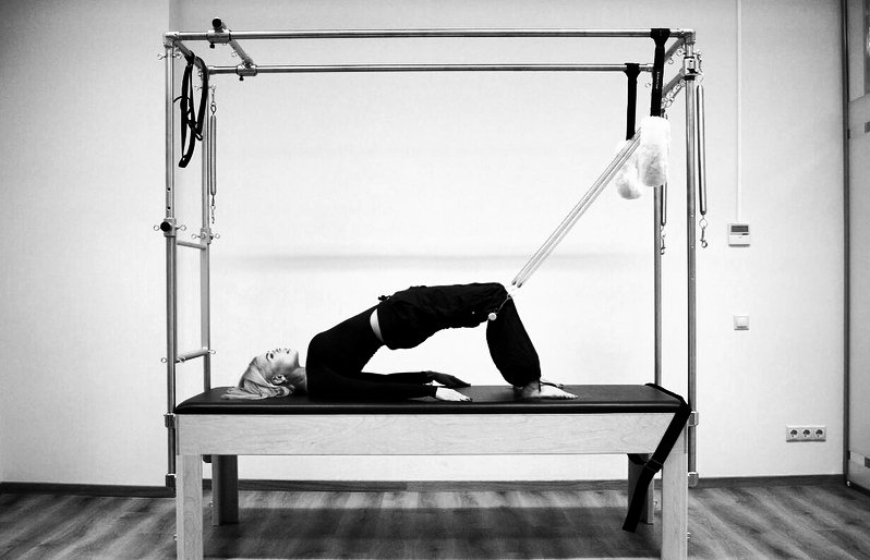 Майже гімнастка: Аліна Гросу показала свої тренування у різних позах - фото 368273