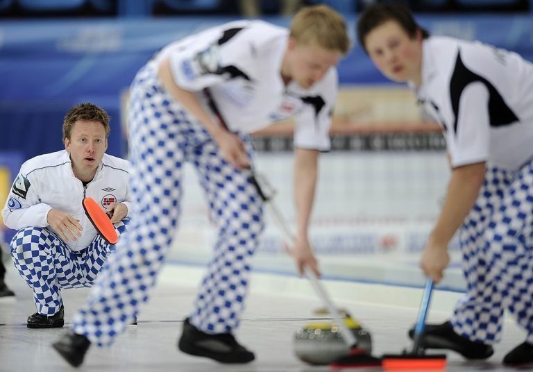 Сборная Норвегии по керлингу превратила Олимпиаду на неделю моды - фото 369610