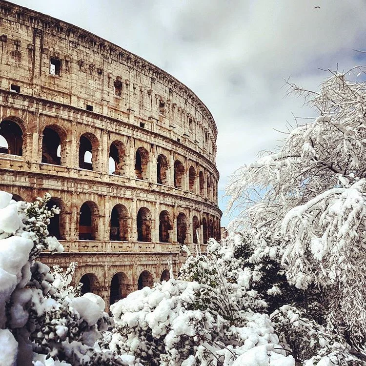 Сильная метель замела Рим и его старинные памятники (ФОТО) - фото 371712