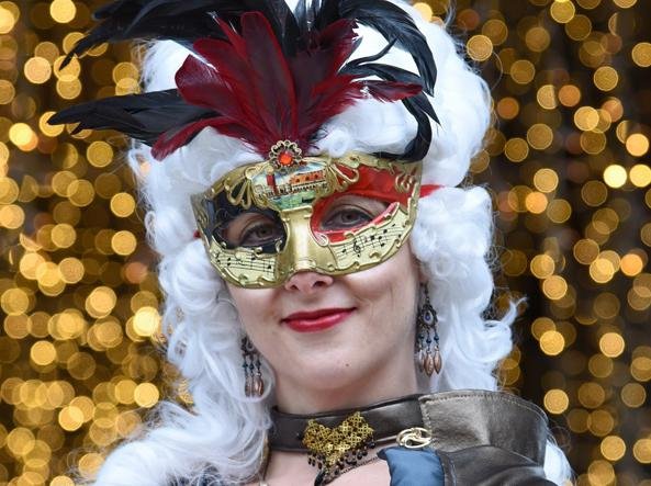 Гордимся: одесситка вошла в топ-10 самых крутых нарядов Венецианского карнавала - фото 368199
