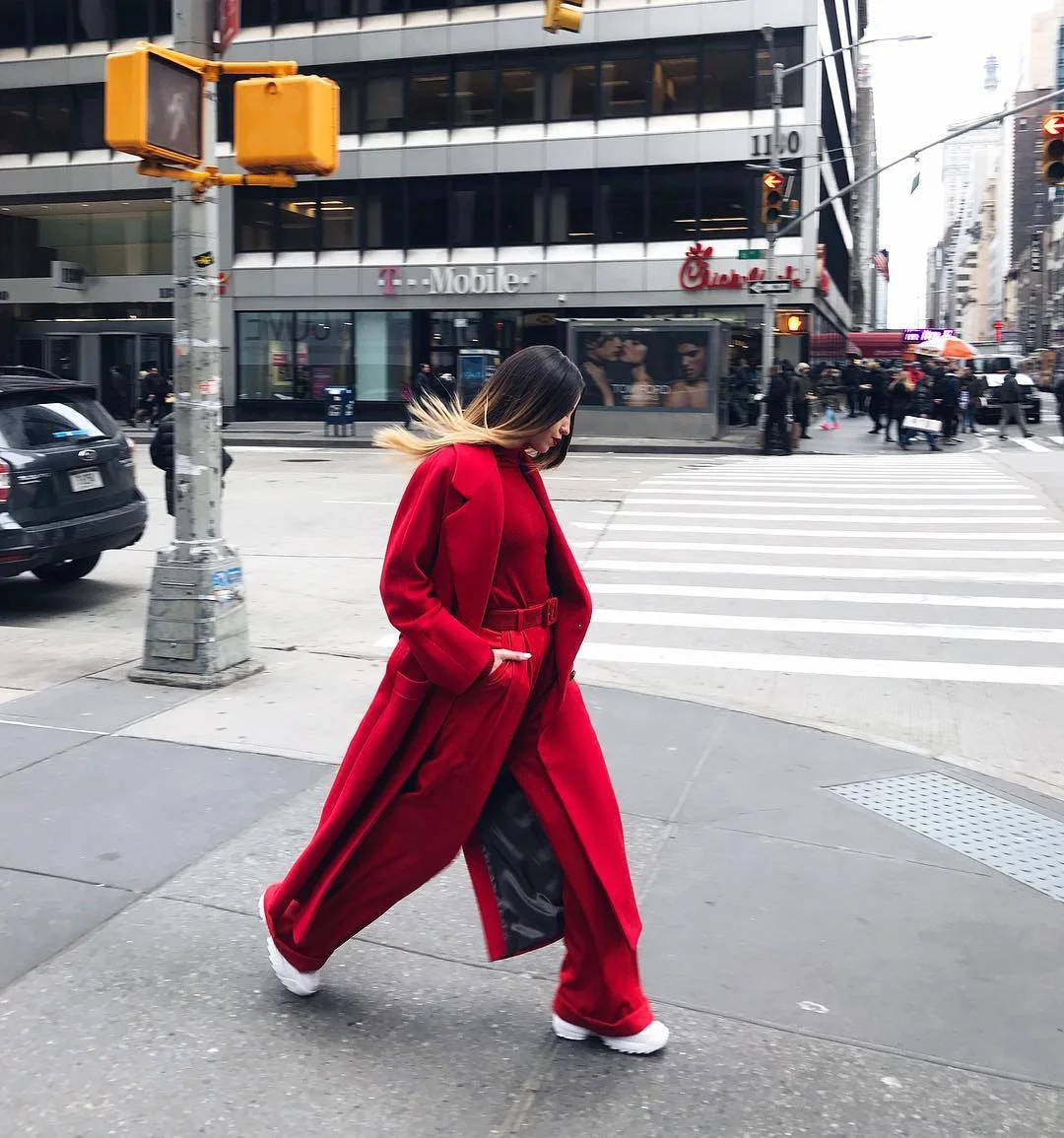 Надя Дорофеева поразила уличным стилем во время Недели моды в Нью-Йорке - фото 368429
