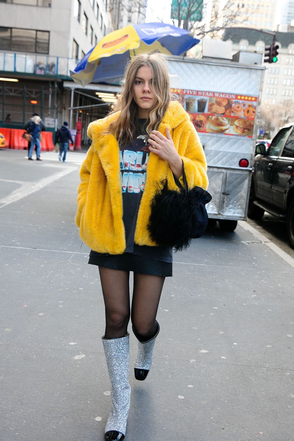 Модный street style с Недели моды в Нью-Йорке, который вам захочется повторить - 368356 Модный street style с Недели моды в Нью-Йорке, который вам захочется повторить - фото 368356