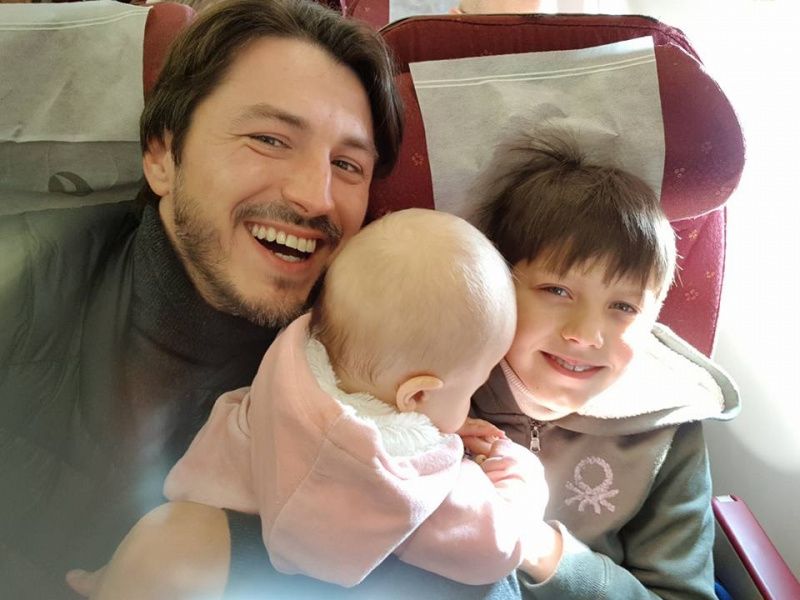 Звездный отец Сергей Притула умилил снимками с малышами - 371552 Звездный отец Сергей Притула умилил снимками с малышами - фото 371552