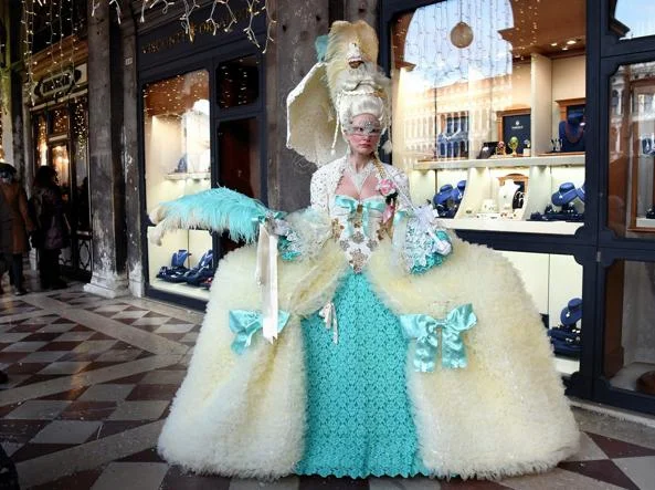 Гордимся: одесситка вошла в топ-10 самых крутых нарядов Венецианского карнавала - фото 368201