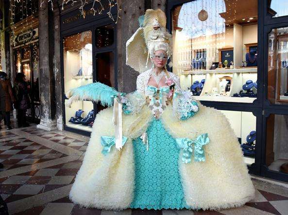 Пишаємось: одеситка увійшла у топ-10 найкрутіших нарядів Венеціанського карнавалу - фото 368201