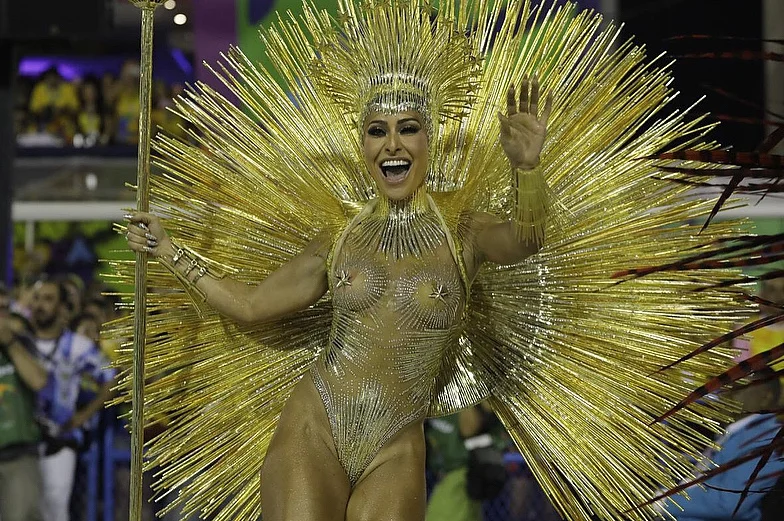 Чистый секс: самые горячие девушки карнавала в Рио-де-Жанейро 2018 - фото 369499