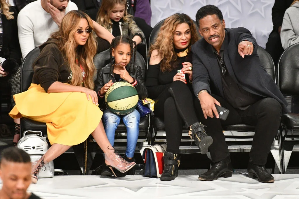 Стильные малышки Бейонсе с дочкой всех затмили на матче NBA - фото 370135