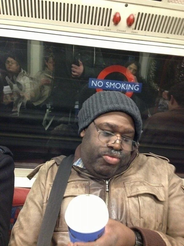 Смех да и только: забавные фото людей, которые заснули в общественном транспорте - фото 371071