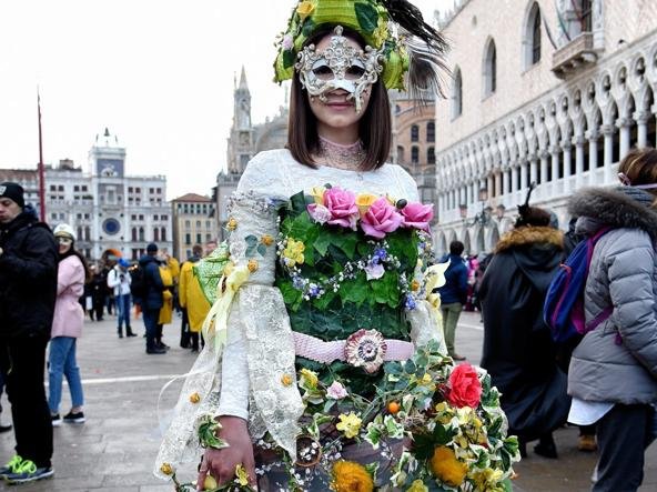 Гордимся: одесситка вошла в топ-10 самых крутых нарядов Венецианского карнавала - фото 368204