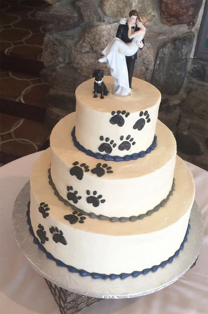 Пушистые и сладкие: свадебные торты, на которых собаки полноправные члены праздника - фото 367687