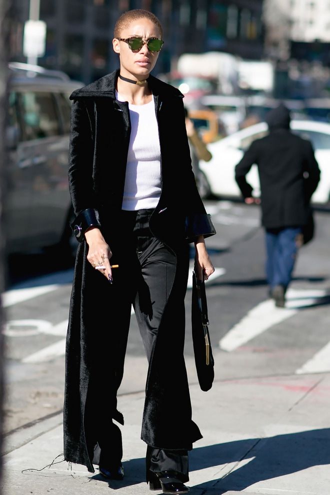 Модный street style: как носить бархат весной 2018 - фото 367644