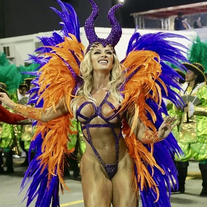 Чистый секс: самые горячие девушки карнавала в Рио-де-Жанейро 2018 - фото 369508